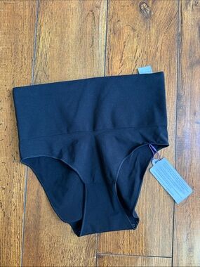 YITTY High-Waist Shaping Briefs in Black